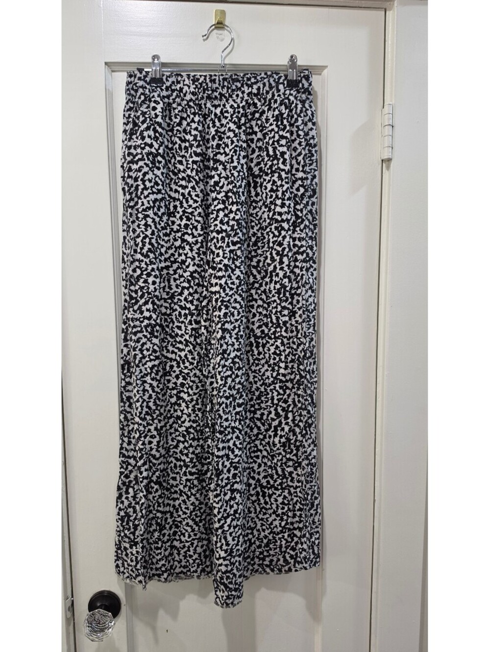 H&M Black and White Patterned Wide Leg Pants Size S